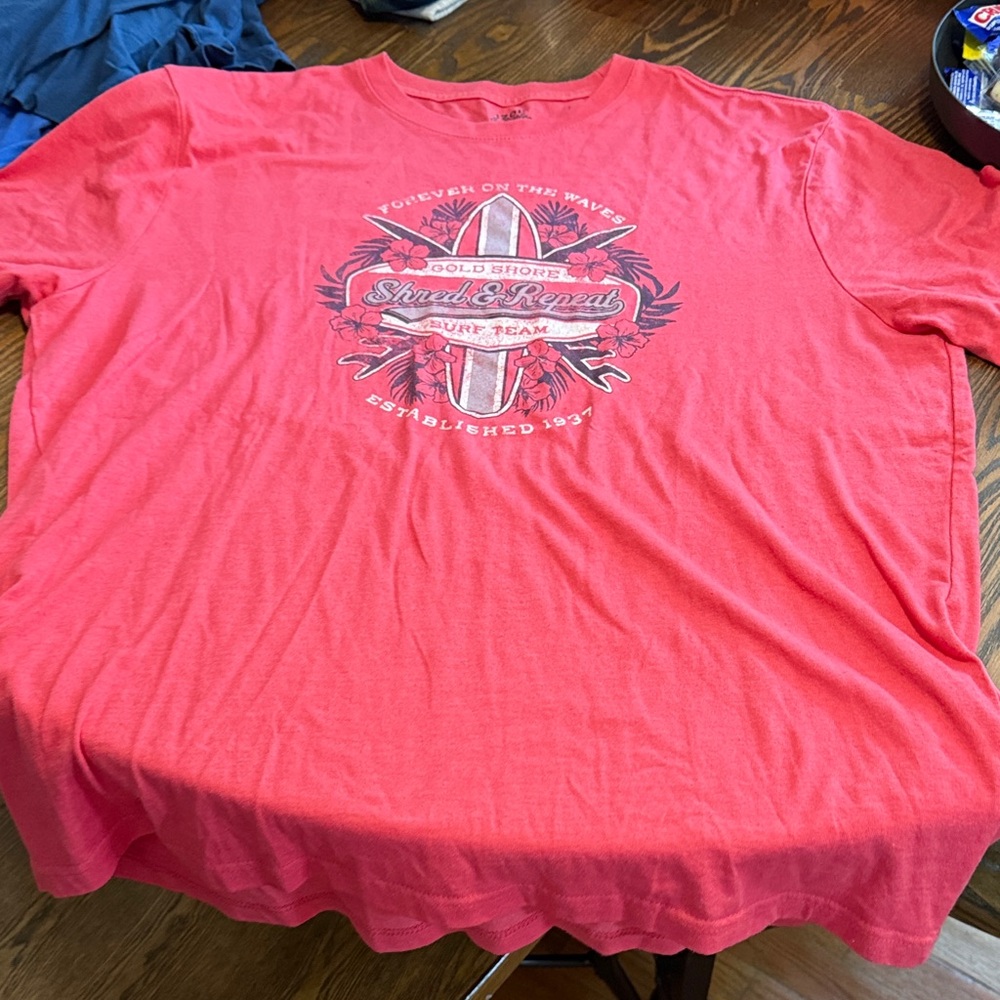 Izod Men's Short Sleeve Graphic Tee in Coral